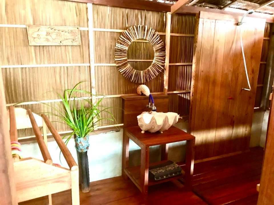 Tabari Dive Lodge Pulau Mansuar Exterior photo